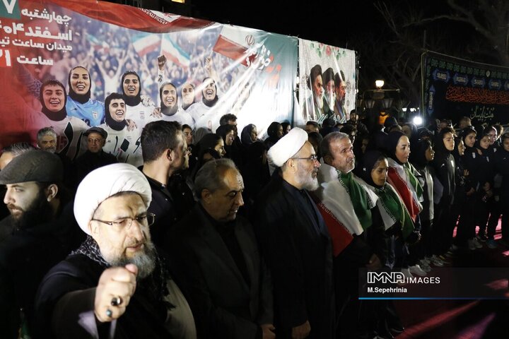 ورود تیم ملی فوتبال بانوان از مرز بازرگان به کشور و استقبال در تبریز