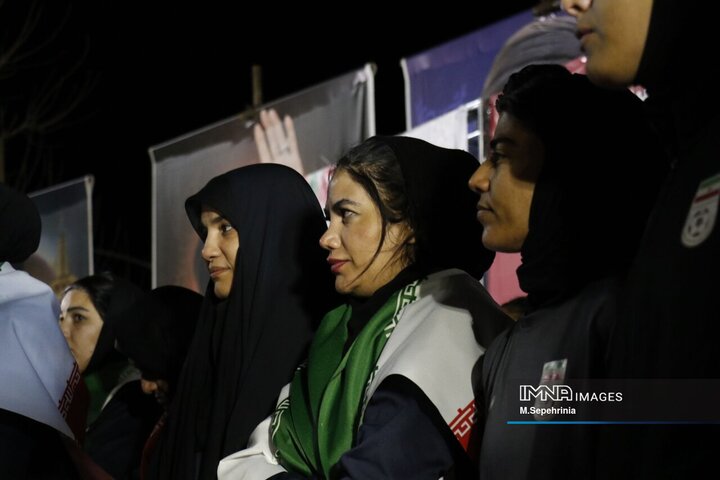 ورود تیم ملی فوتبال بانوان از مرز بازرگان به کشور و استقبال در تبریز