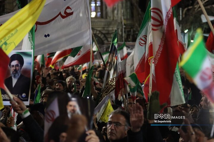 ورود تیم ملی فوتبال بانوان از مرز بازرگان به کشور و استقبال در تبریز