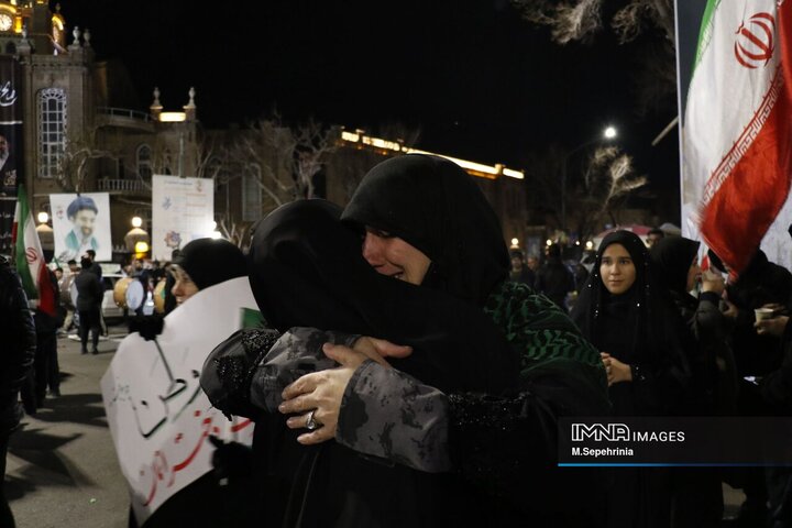 ورود تیم ملی فوتبال بانوان از مرز بازرگان به کشور و استقبال در تبریز