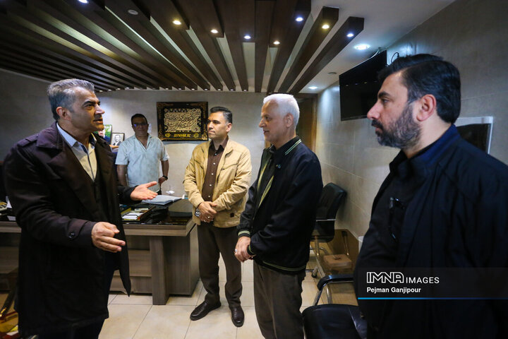 بازدید میدانی شهردار اصفهان از میدان میوه و تره‌بار و بازارهای کوثر