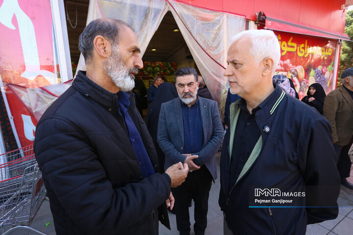 بازدید میدانی شهردار اصفهان از میدان میوه و تره‌بار و بازارهای کوثر