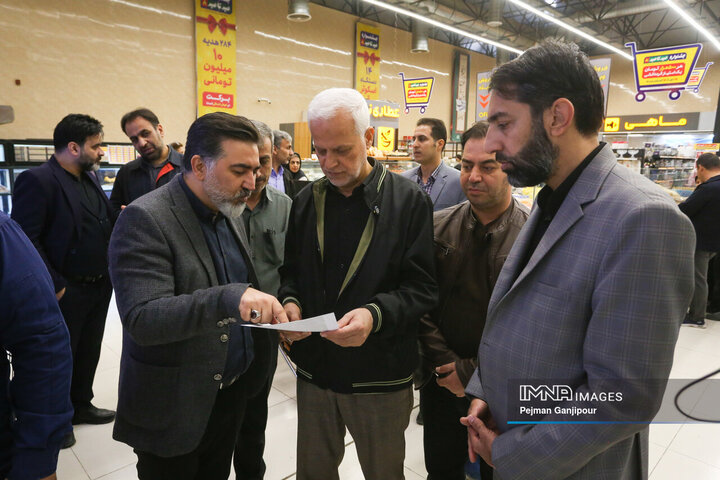 بازدید میدانی شهردار اصفهان از میدان میوه و تره‌بار و بازارهای کوثر
