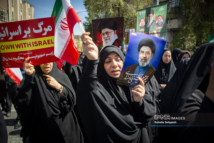 تشییع پیکر مطهر شهدای اقتدار استان فارس و شهدای قهرمان ناو دنا