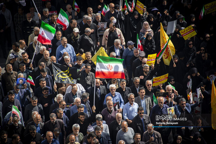 تشییع پیکر مطهر شهدای اقتدار استان فارس و شهدای قهرمان ناو دنا