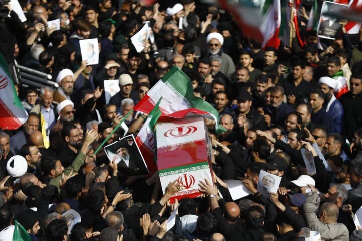 فیلمl جلوه‌هایی از وداع پرشور مردم قم با شهید لاریجانی