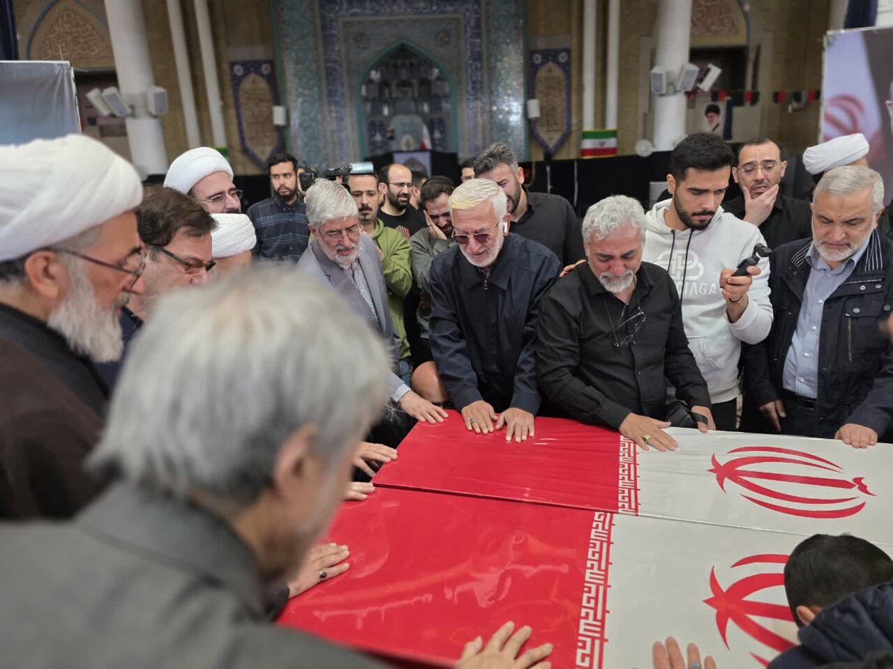 قم در سوگ مردِ عقل و ایمان/ وداع باشکوه مردم با شهید دکتر علی لاریجانی