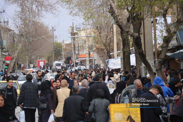 نوروز در دل جنگ؛ شور مردم و خریدهای رنگارنگ در کرمانشاه
