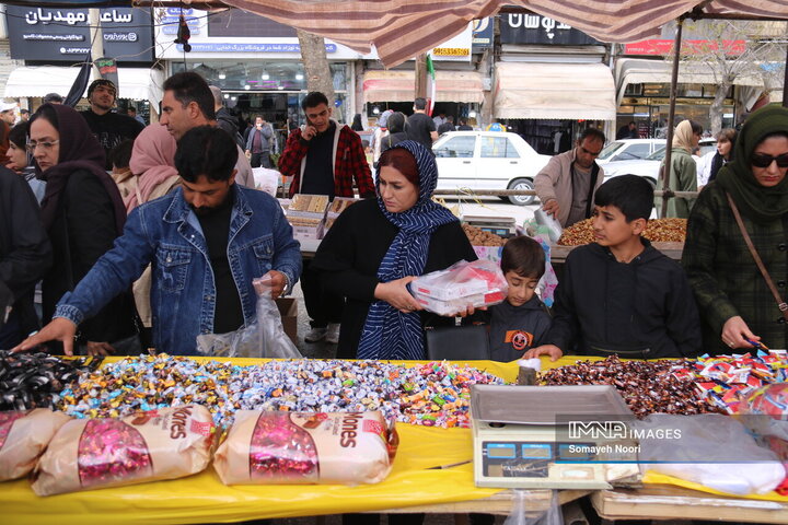 نوروز در دل جنگ؛ شور مردم و خریدهای رنگارنگ در کرمانشاه