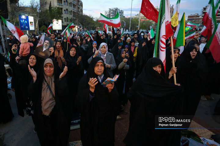 تحویل سال نو در خیابان‌ها و میادین شهر اصفهان