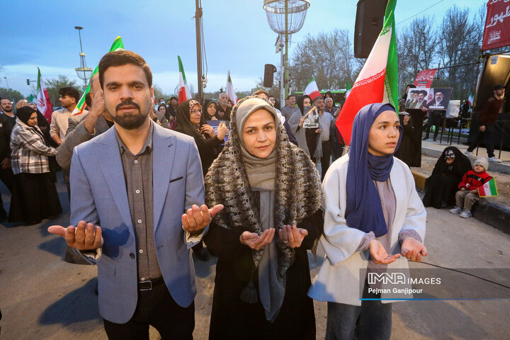 تحویل سال نو در خیابان‌ها و میادین شهر اصفهان