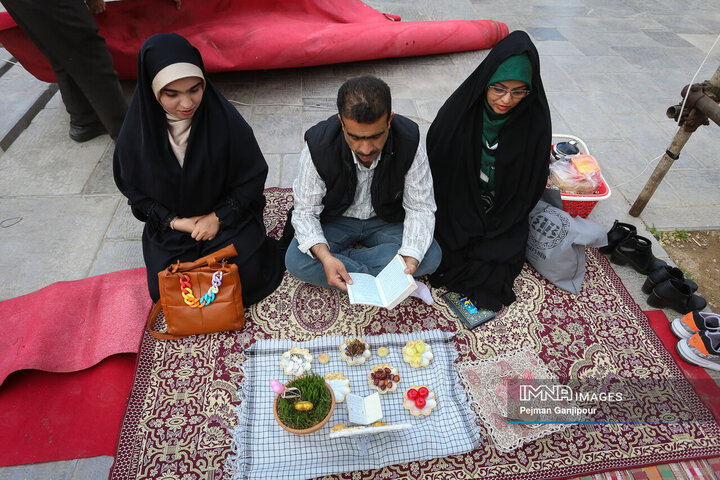 تحویل سال نو در خیابان‌ها و میادین شهر اصفهان