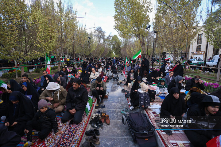 تحویل سال نو در خیابان‌ها و میادین شهر اصفهان