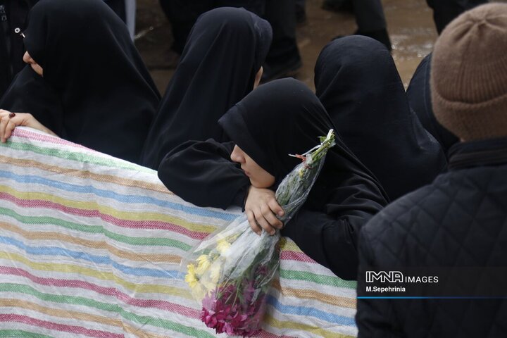 تشییع ۱۳ بسیجی شهید جنگ رمضان در محله قراملک تبریز