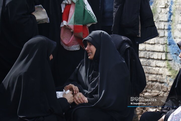 تشییع ۱۳ بسیجی شهید جنگ رمضان در محله قراملک تبریز
