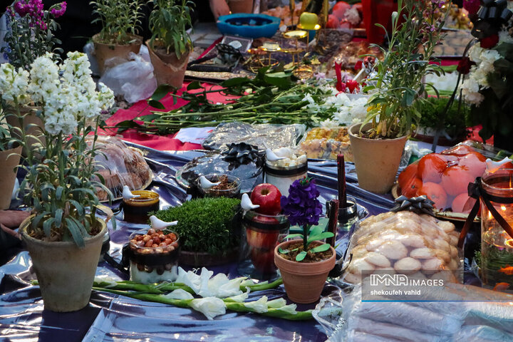 تحویل سال نو در گلستان شهدای اصفهان