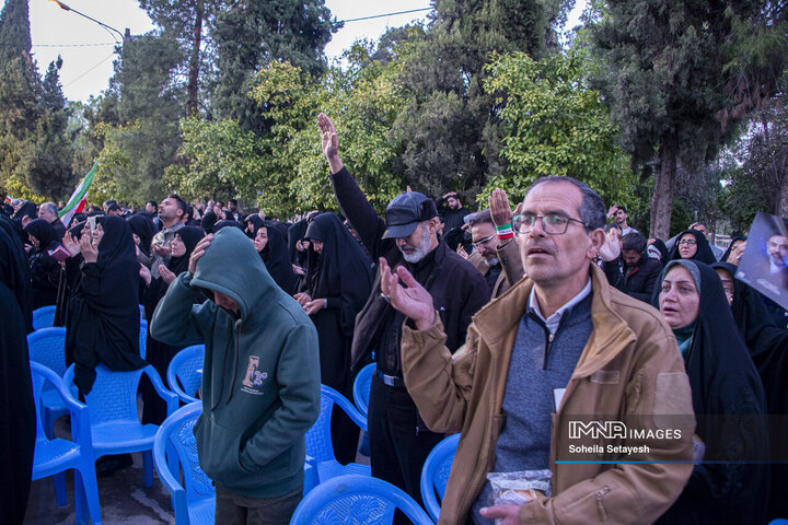 آغاز سال در جوار قبور مطهرشهدا در شیراز