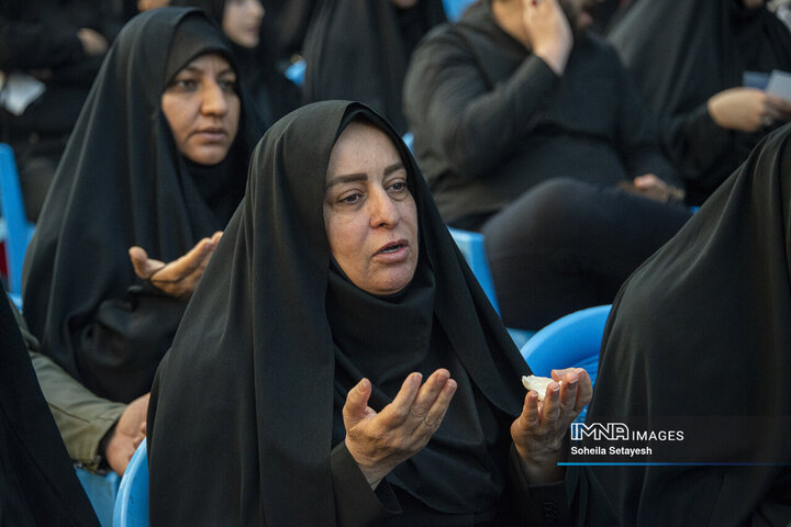 آغاز سال در جوار قبور مطهرشهدا در شیراز