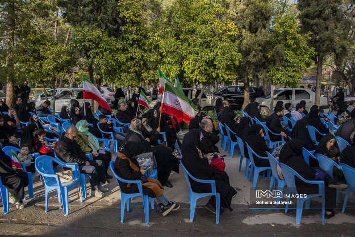 آغاز سال در جوار قبور مطهرشهدا در شیراز