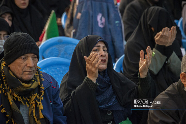 آغاز سال در جوار قبور مطهرشهدا در شیراز