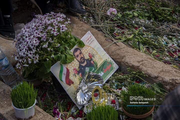 آغاز سال در جوار قبور مطهرشهدا در شیراز