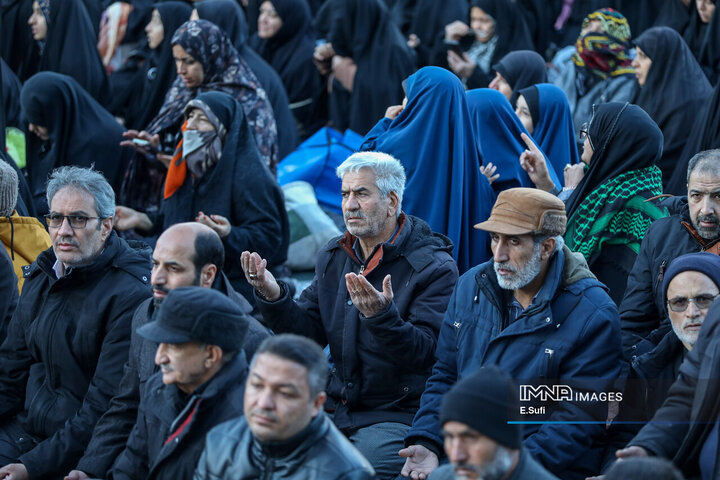 آغاز بهار ۱۴۰۵ در اراک؛ همبستگی مردم، یاد شهدا و رهبری در میدان شهدا