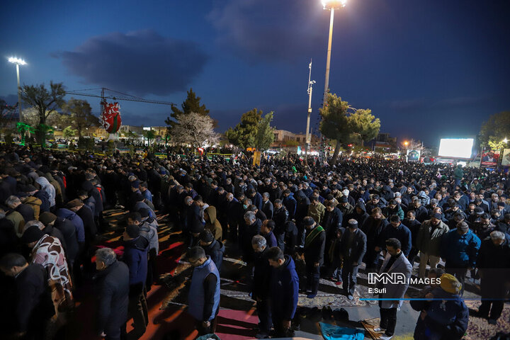 آغاز بهار ۱۴۰۵ در اراک؛ همبستگی مردم، یاد شهدا و رهبری در میدان شهدا