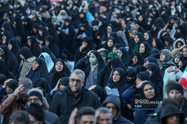 آغاز بهار ۱۴۰۵ در اراک؛ همبستگی مردم، یاد شهدا و رهبری در میدان شهدا