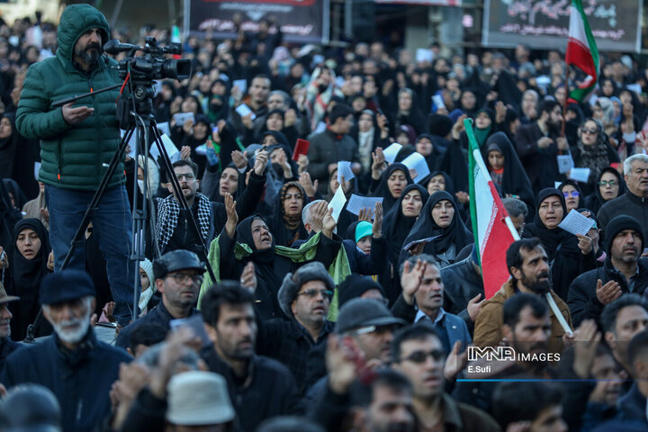 آغاز بهار ۱۴۰۵ در اراک؛ همبستگی مردم، یاد شهدا و رهبری در میدان شهدا