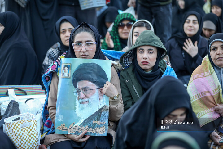 آغاز بهار ۱۴۰۵ در اراک؛ همبستگی مردم، یاد شهدا و رهبری در میدان شهدا