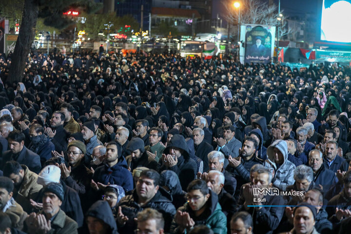 آغاز بهار ۱۴۰۵ در اراک؛ همبستگی مردم، یاد شهدا و رهبری در میدان شهدا