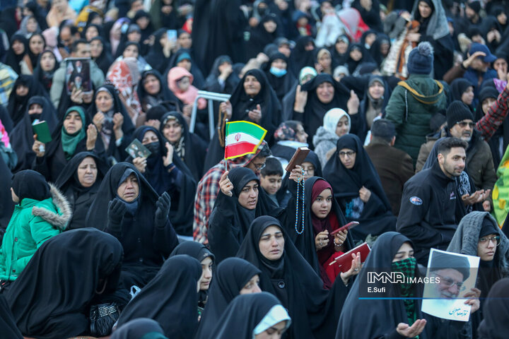 آغاز بهار ۱۴۰۵ در اراک؛ همبستگی مردم، یاد شهدا و رهبری در میدان شهدا