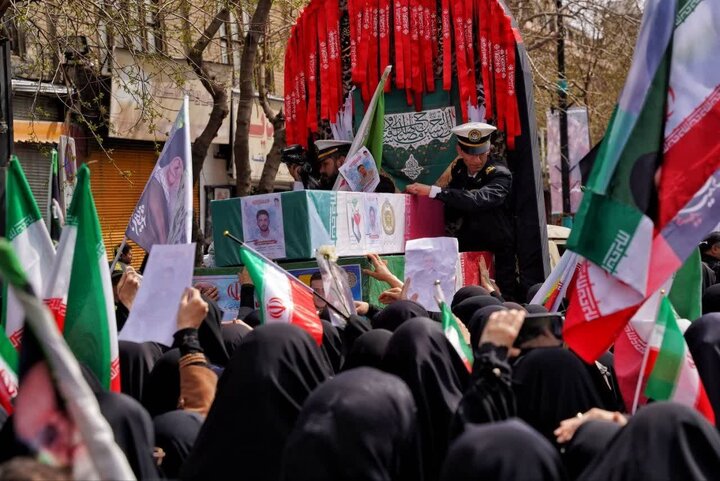 تشییع پیکر شهدای ناو دنا در مشهد مقدس