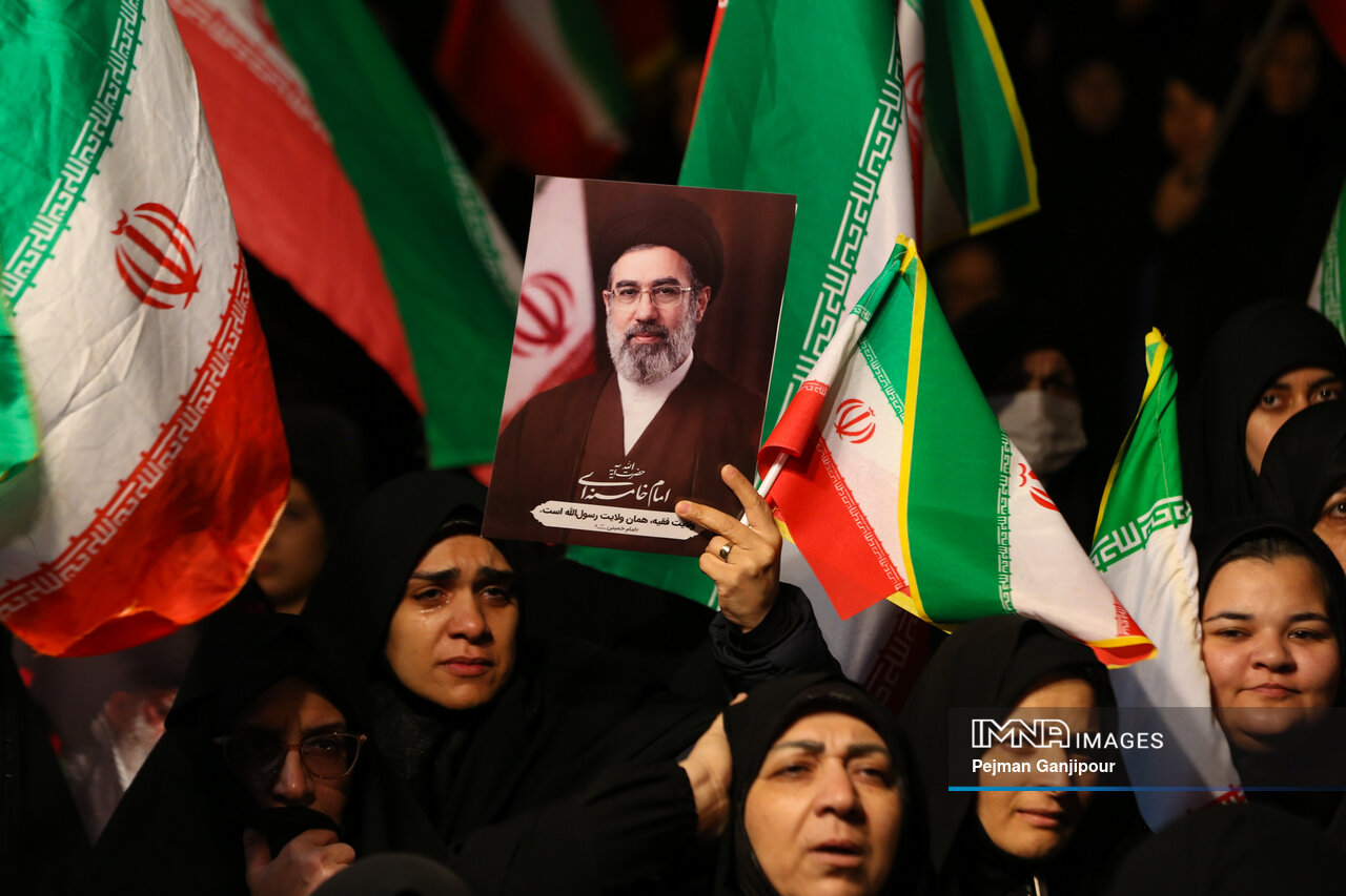 ما تا آخر ایستادهایم