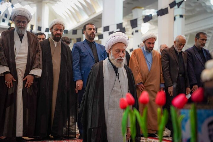 فیلم| نماز عید فطر در حرم شاهچراغ (ع) اقامه شد