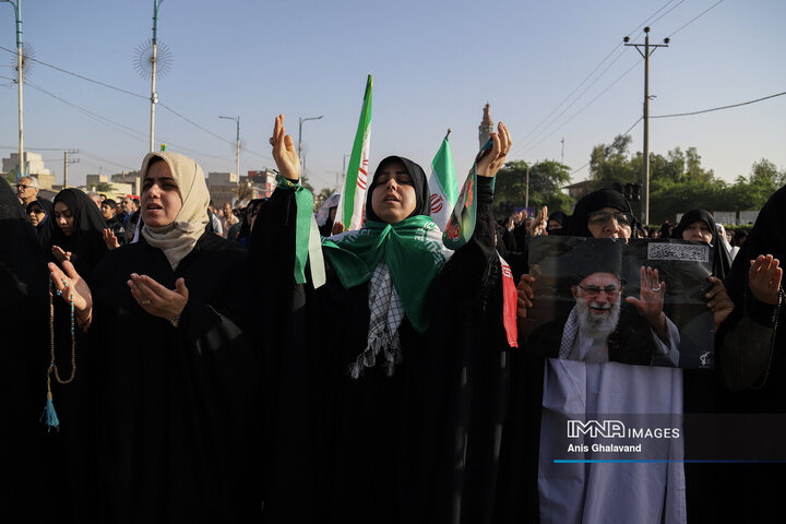 اقامه باشکوه نماز عید فطر در اهواز