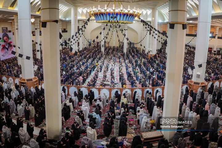 نماز باشکوه عید فطر در شیراز