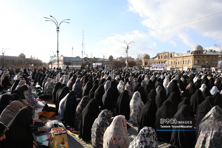 اقامه نماز با شکوه عید فطر در همدان