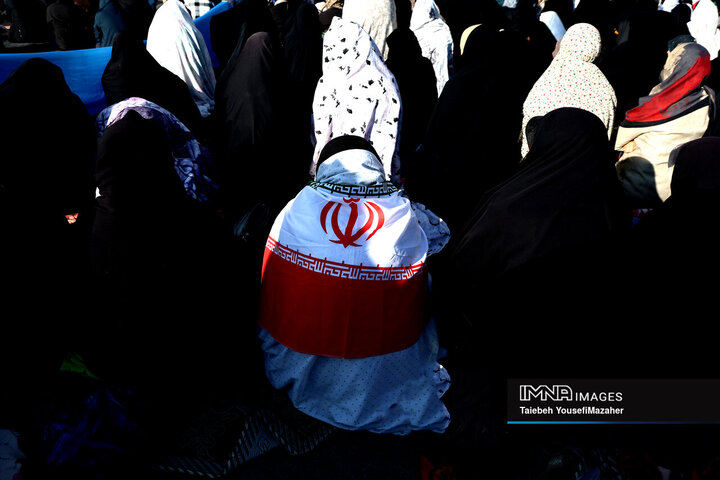 اقامه نماز با شکوه عید فطر در همدان