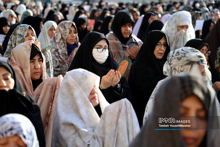 اقامه نماز با شکوه عید فطر در همدان