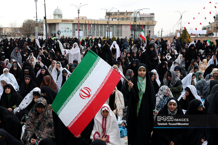 اقامه نماز با شکوه عید فطر در همدان