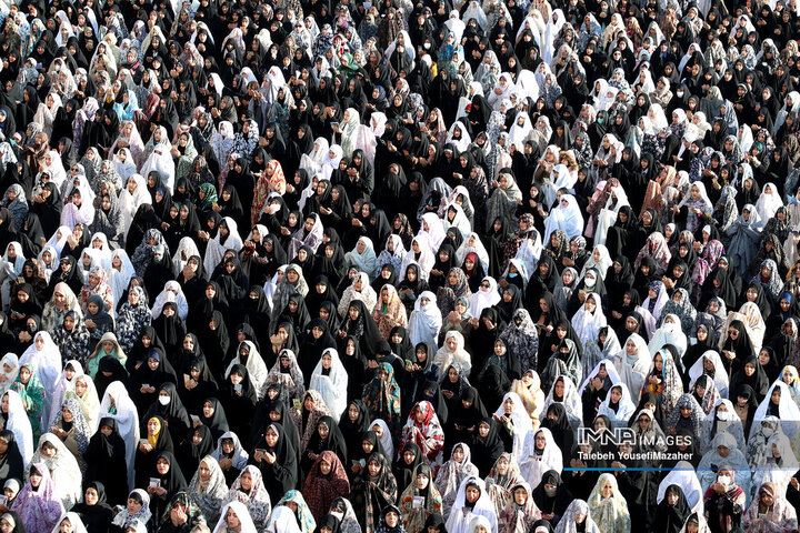 اقامه نماز با شکوه عید فطر در همدان