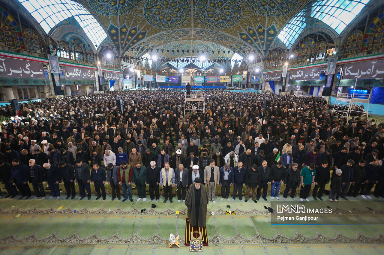 Iranians bid farewell to Ramadan by performing Eid prayers