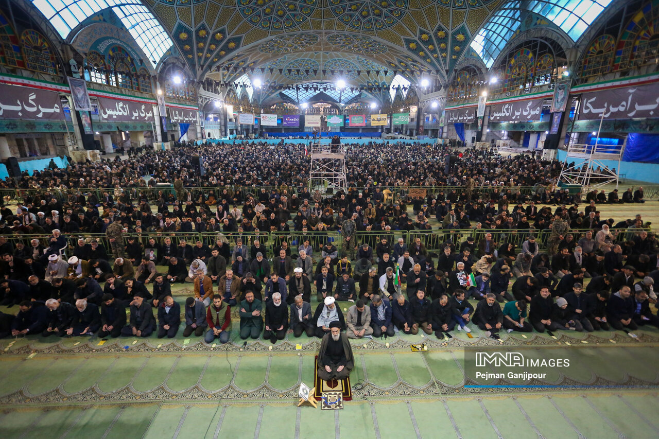 Iranians bid farewell to Ramadan by performing Eid prayers