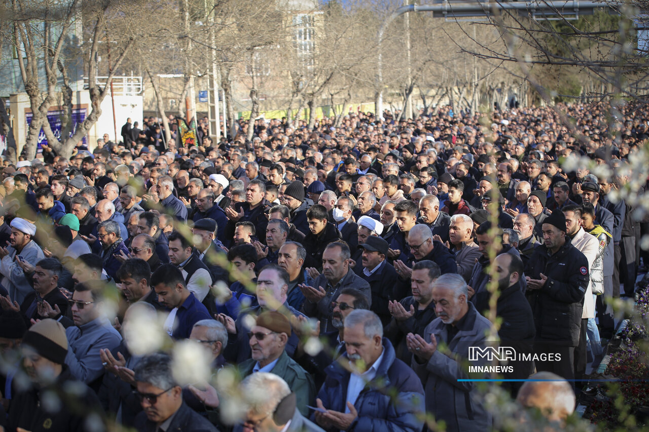 Iranians bid farewell to Ramadan by performing Eid prayers