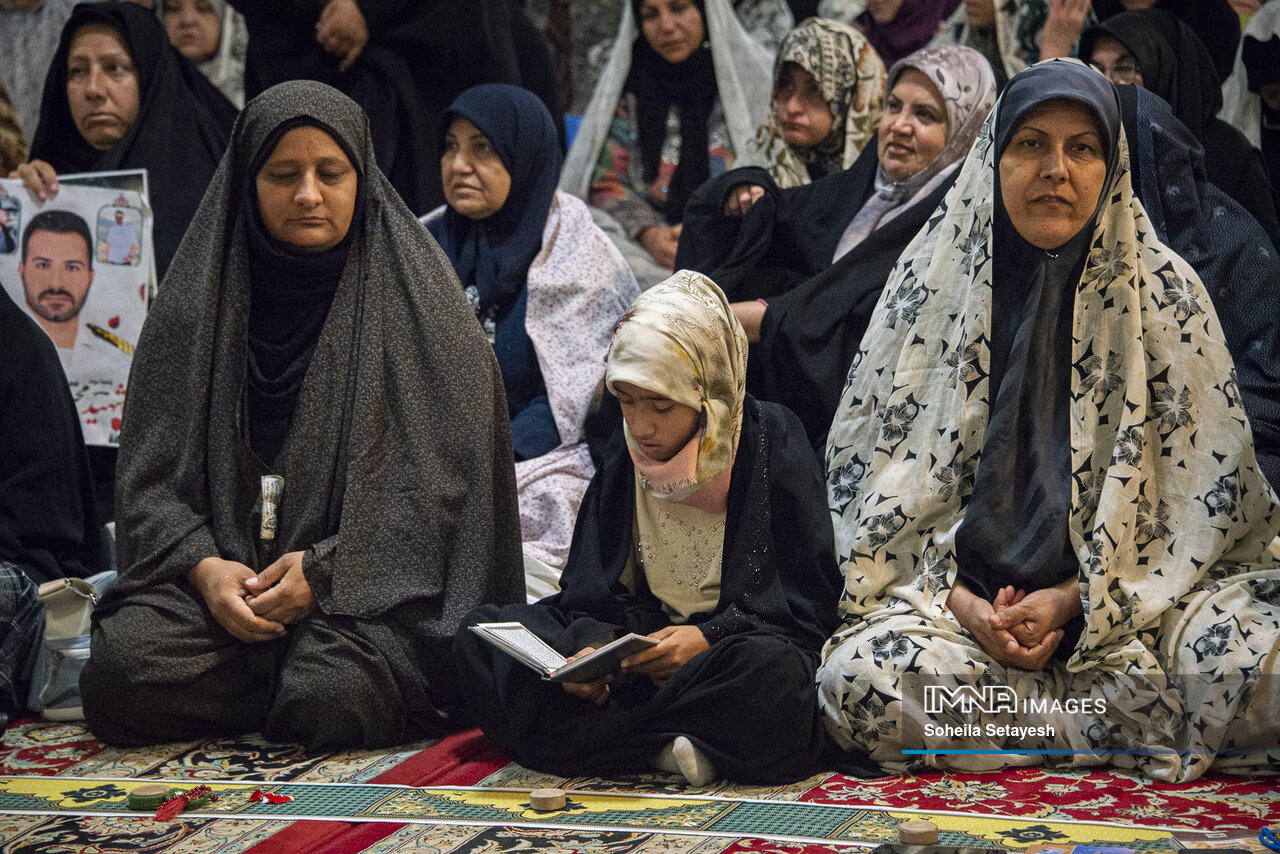 Iranians bid farewell to Ramadan by performing Eid prayers