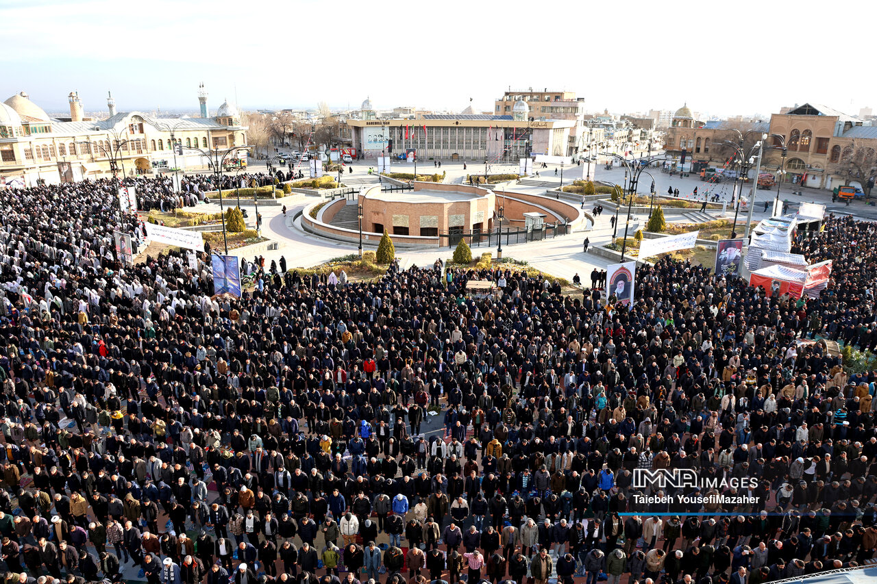 Iranians bid farewell to Ramadan by performing Eid prayers
