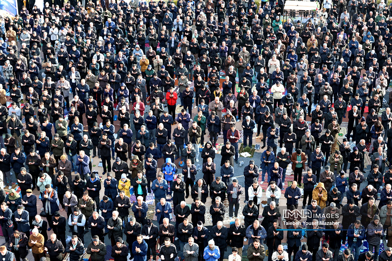 Iranians bid farewell to Ramadan by performing Eid prayers