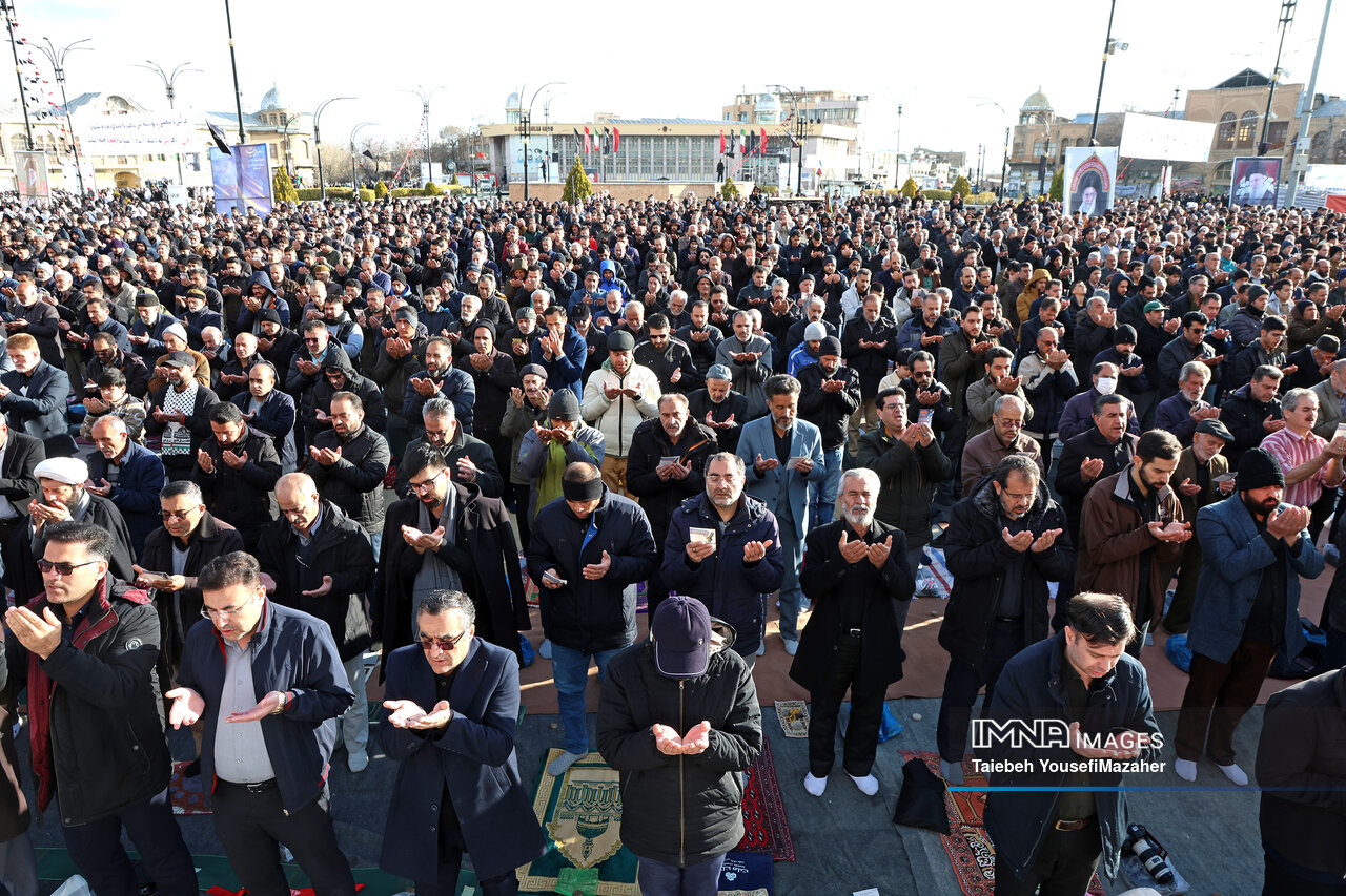 Iranians bid farewell to Ramadan by performing Eid prayers