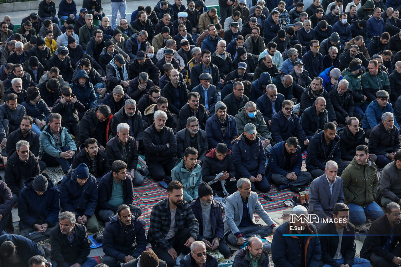 Iranians bid farewell to Ramadan by performing Eid prayers
